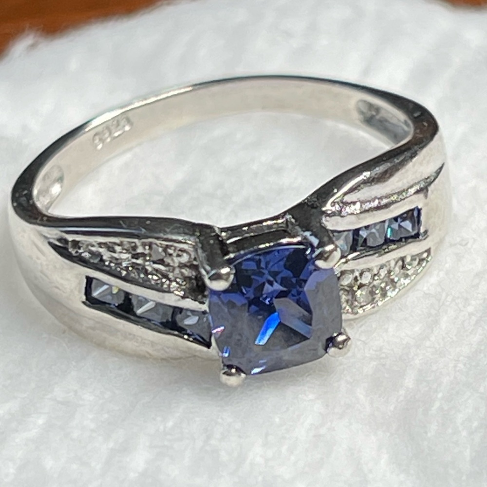 1.5 ct Lab-Created Tanzanite & Diamond Accent‎ Ring – .925 Sterling Silver-Sz 9 - Picture 5 of 6